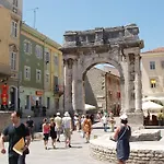 1 Pula